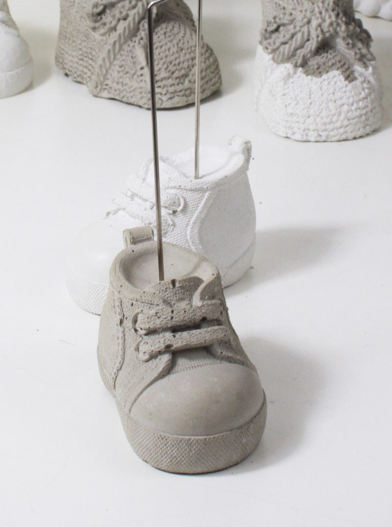 kleiner Turnschuh aus Beton – Bild 4