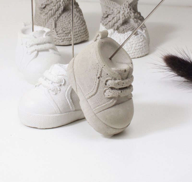 kleiner Turnschuh aus Beton – Bild 3